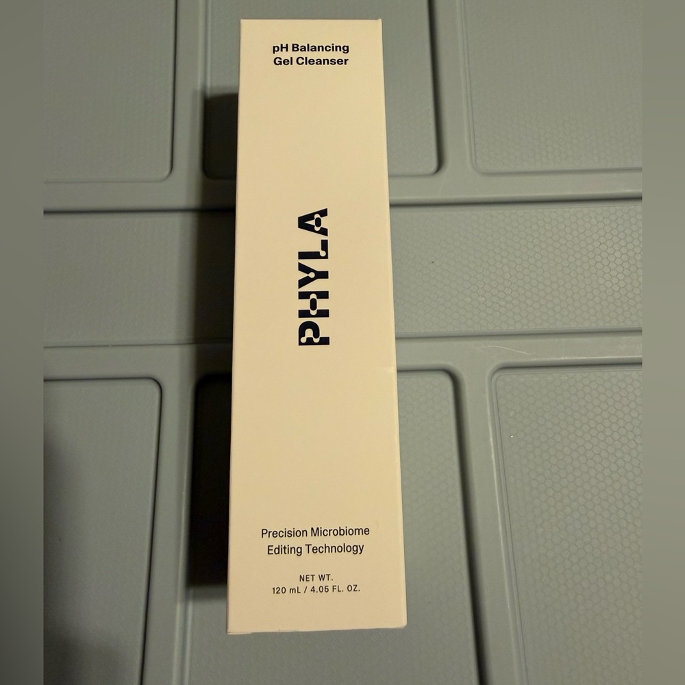 Phyla pH Balancing Gel Cleanser- Facial Cleanser, Oil Free, NEW